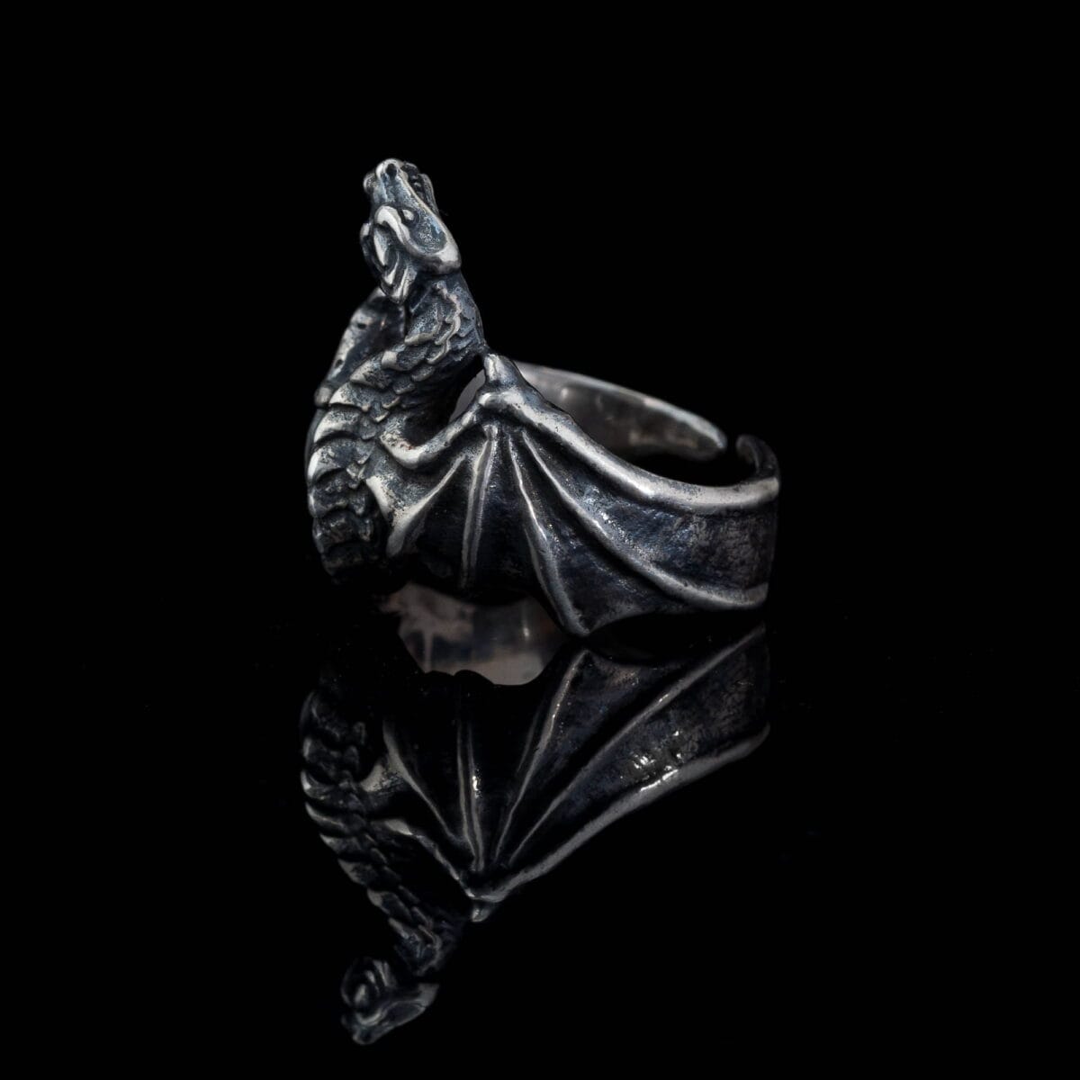 Attentive Dragon on finger Ring - Image 4