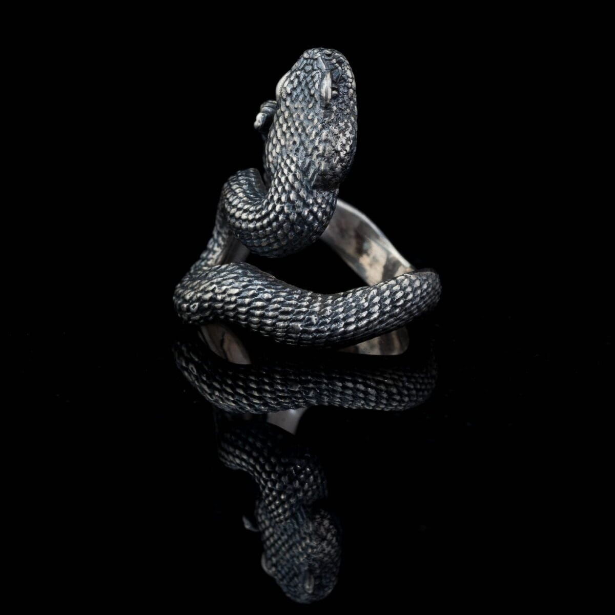 Attacking rattlesnake ring. Snake ring - Image 2
