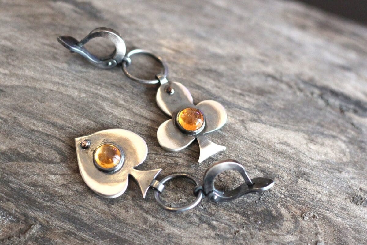 Poker hearts and clubs earrings - Image 5