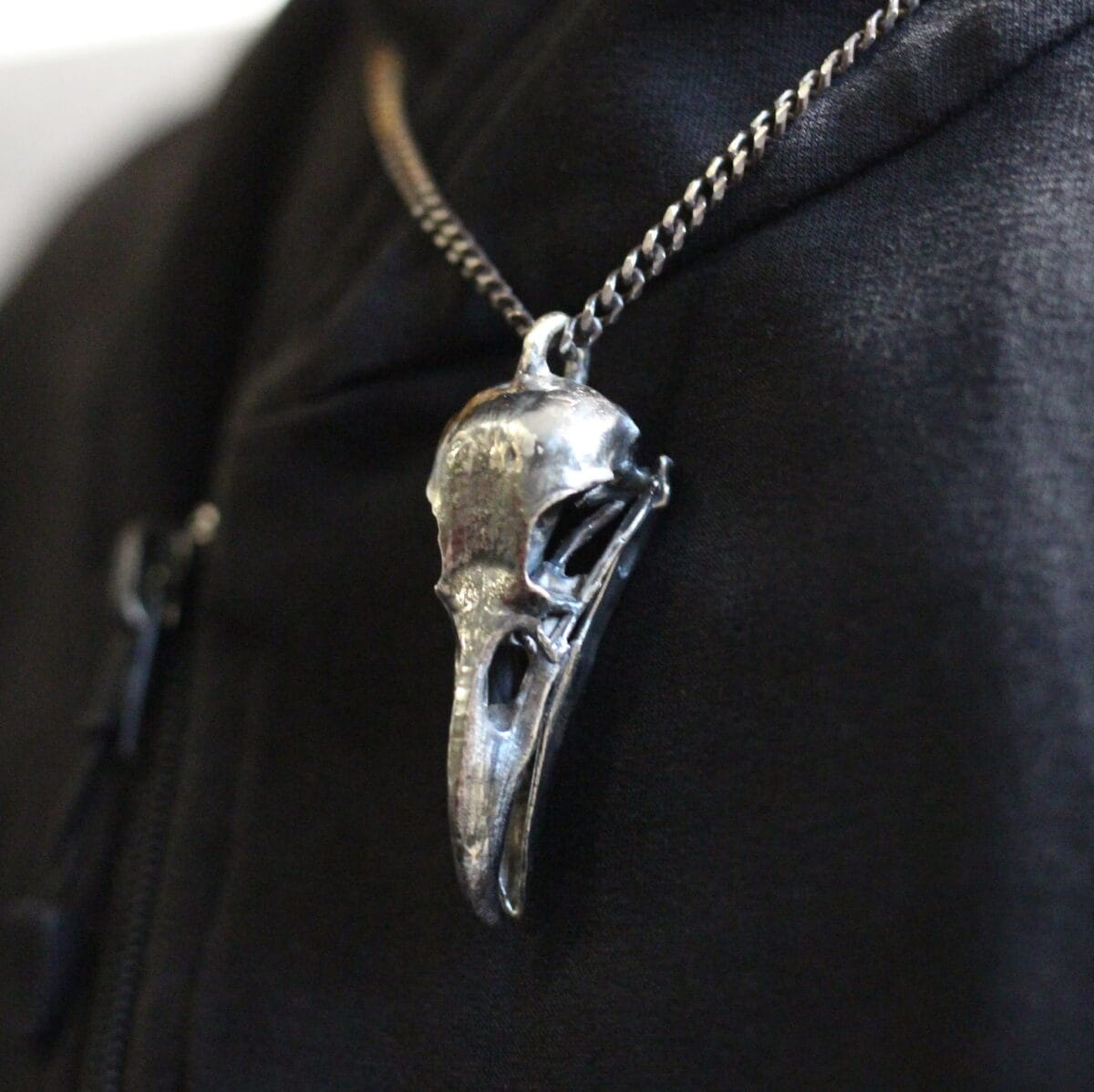 Big anatomically raven crow skull pendant - Image 5