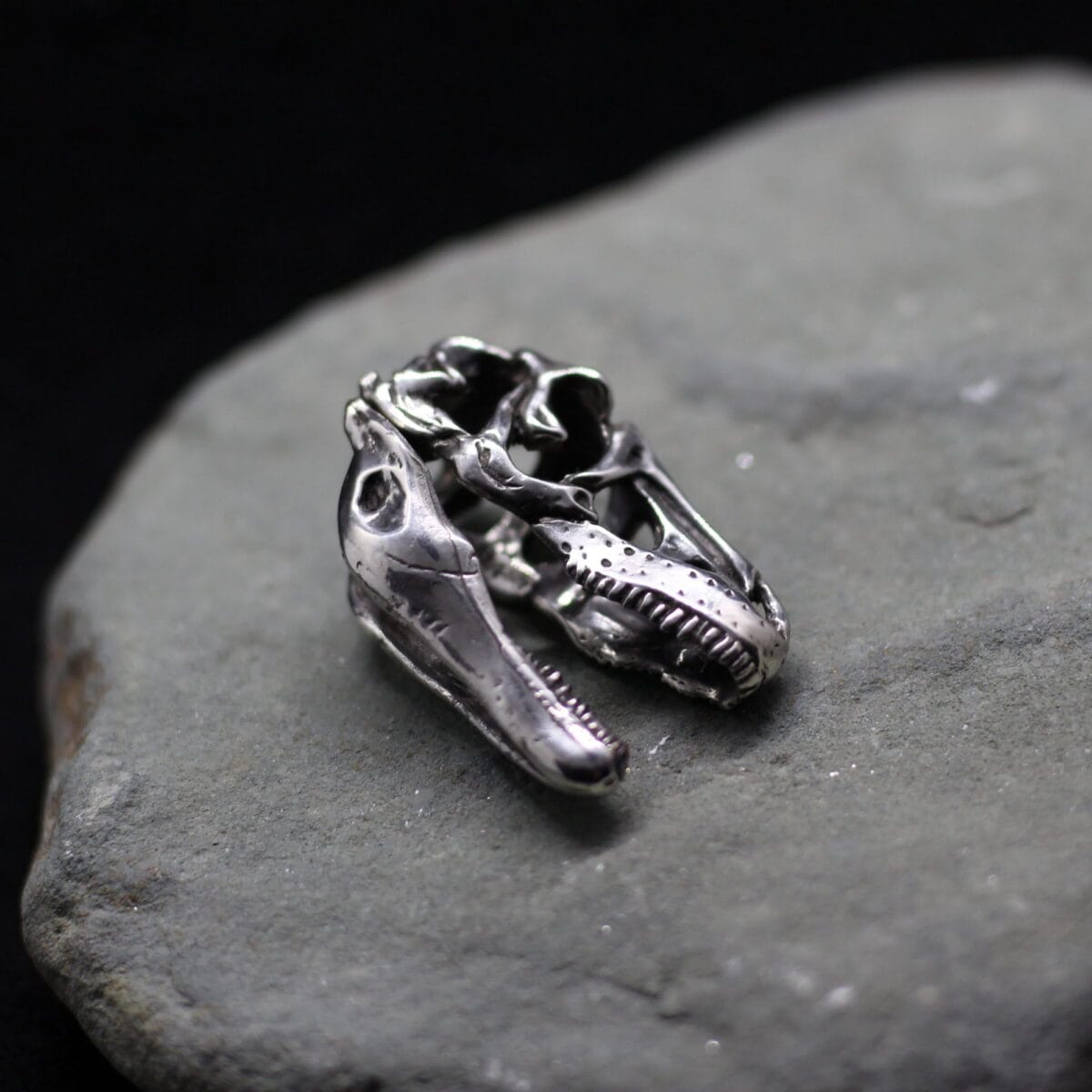 Tarbosaurus Tyrannosaurus dinosaur skull pendant - Image 2