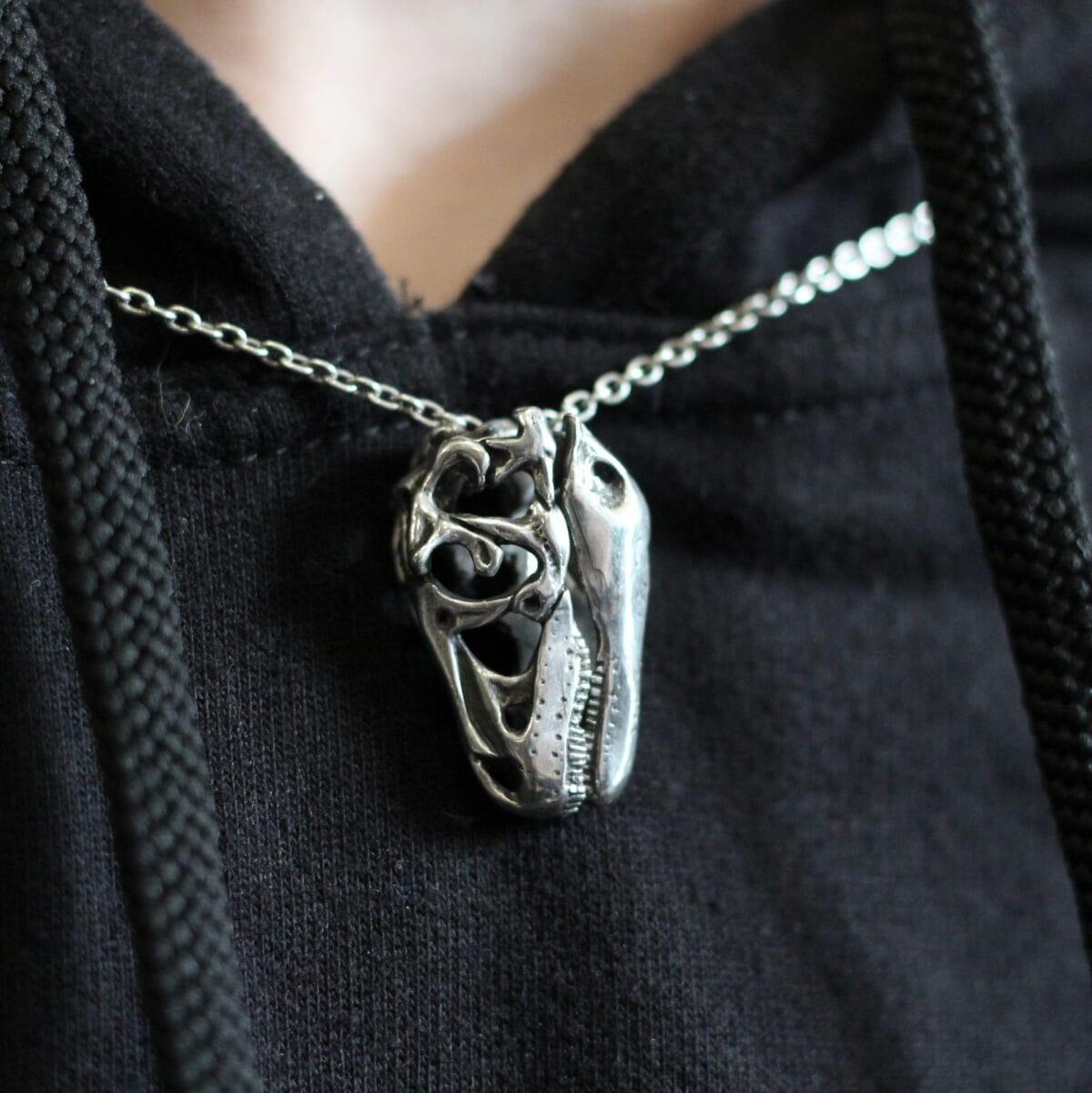 Tarbosaurus Tyrannosaurus dinosaur skull pendant - Image 4
