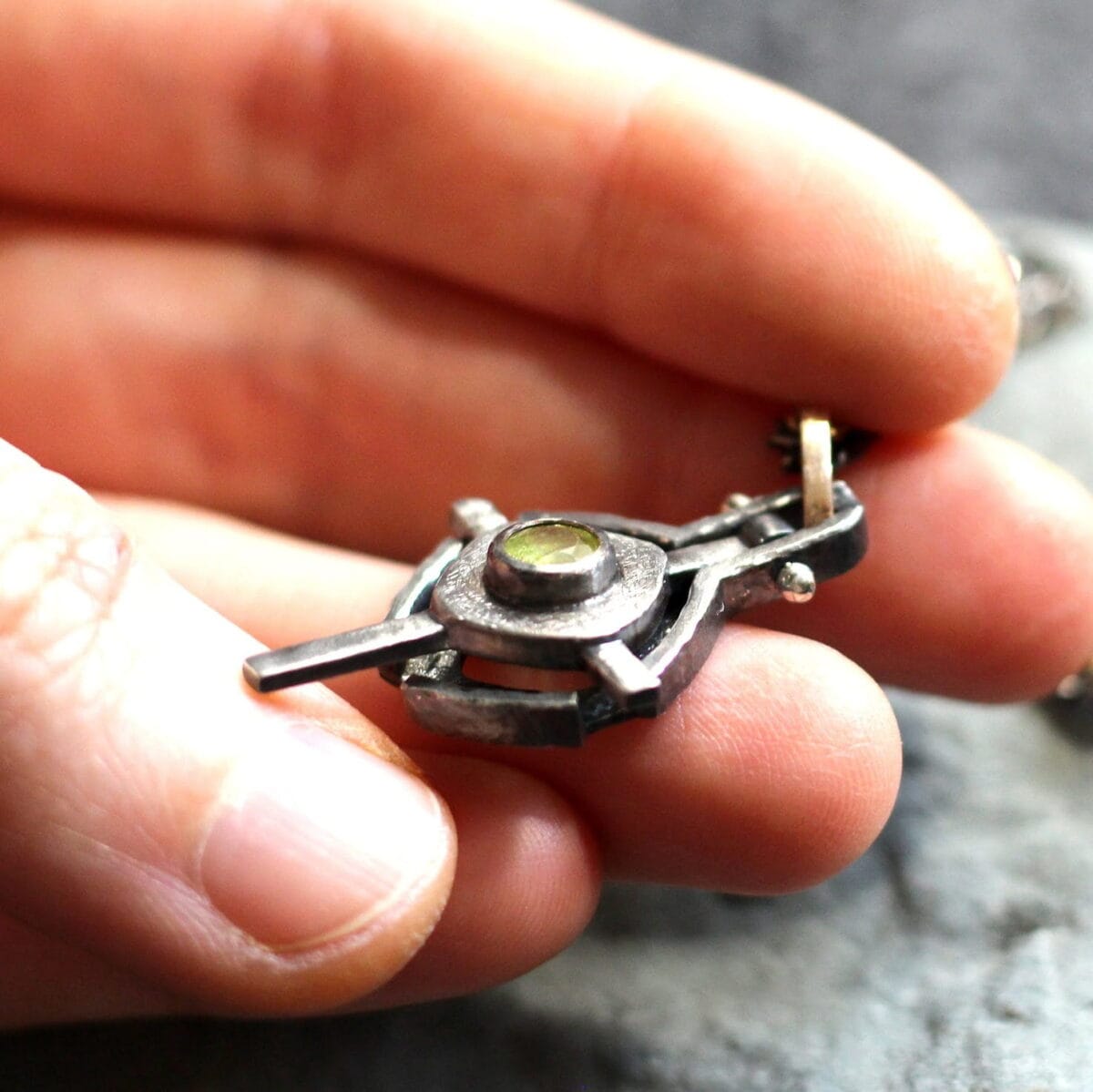 Gothic kinematic green sparkle sphene cross - Image 4