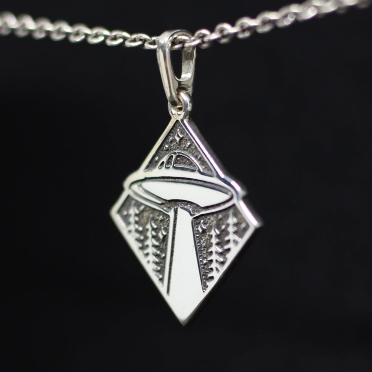 UFO Flying saucer symbol pendant - Image 1