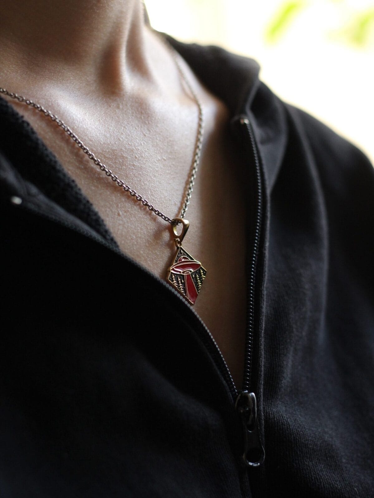 UFO Flying saucer X-files pendant with enamel - Image 3