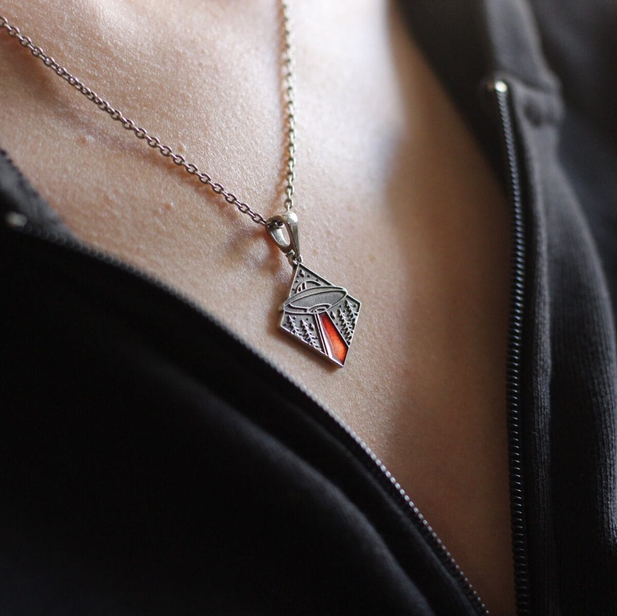 UFO Flying saucer X-files pendant with enamel - Image 6
