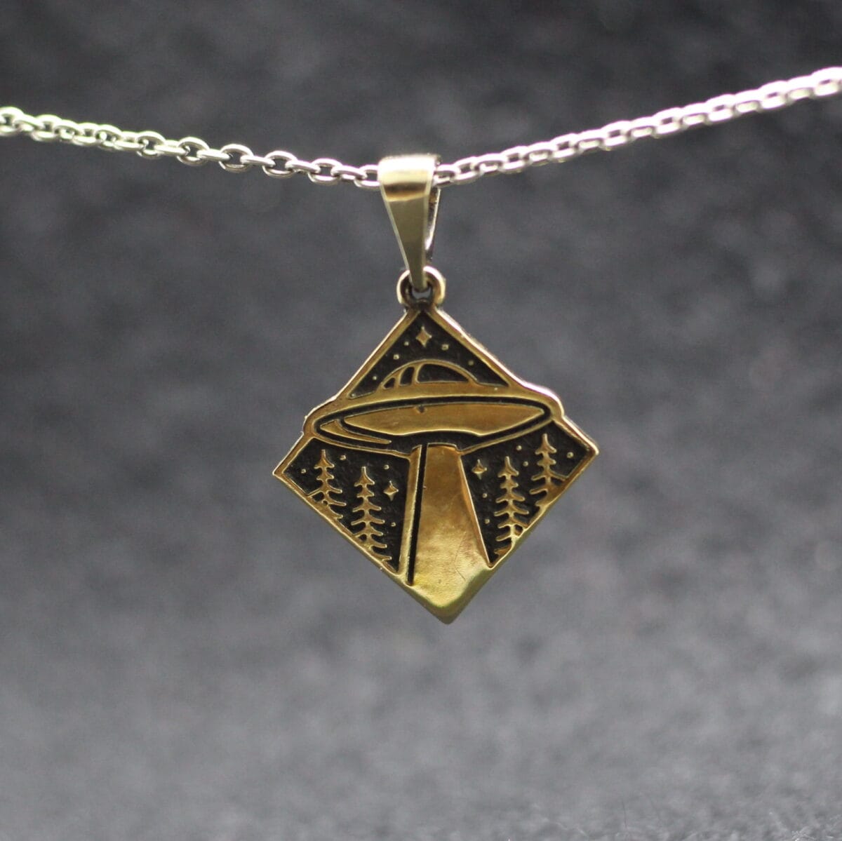 UFO Flying saucer symbol pendant - Image 2