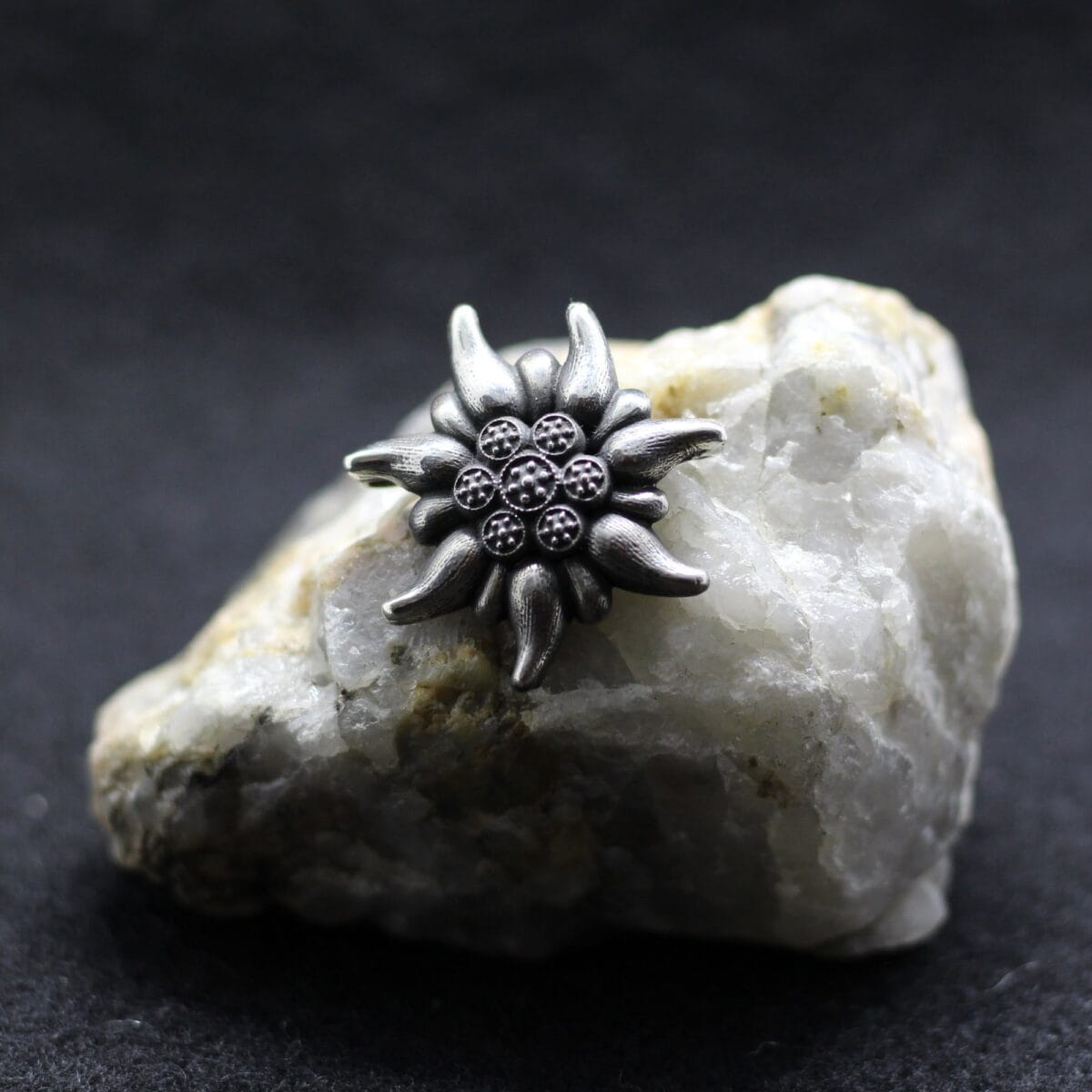 Edelweiss flower brooch. Flower broach - Image 1