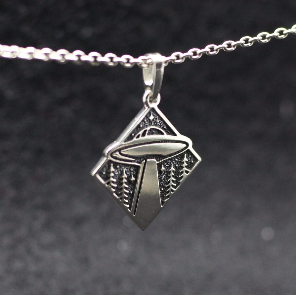 UFO Flying saucer symbol pendant - Image 5