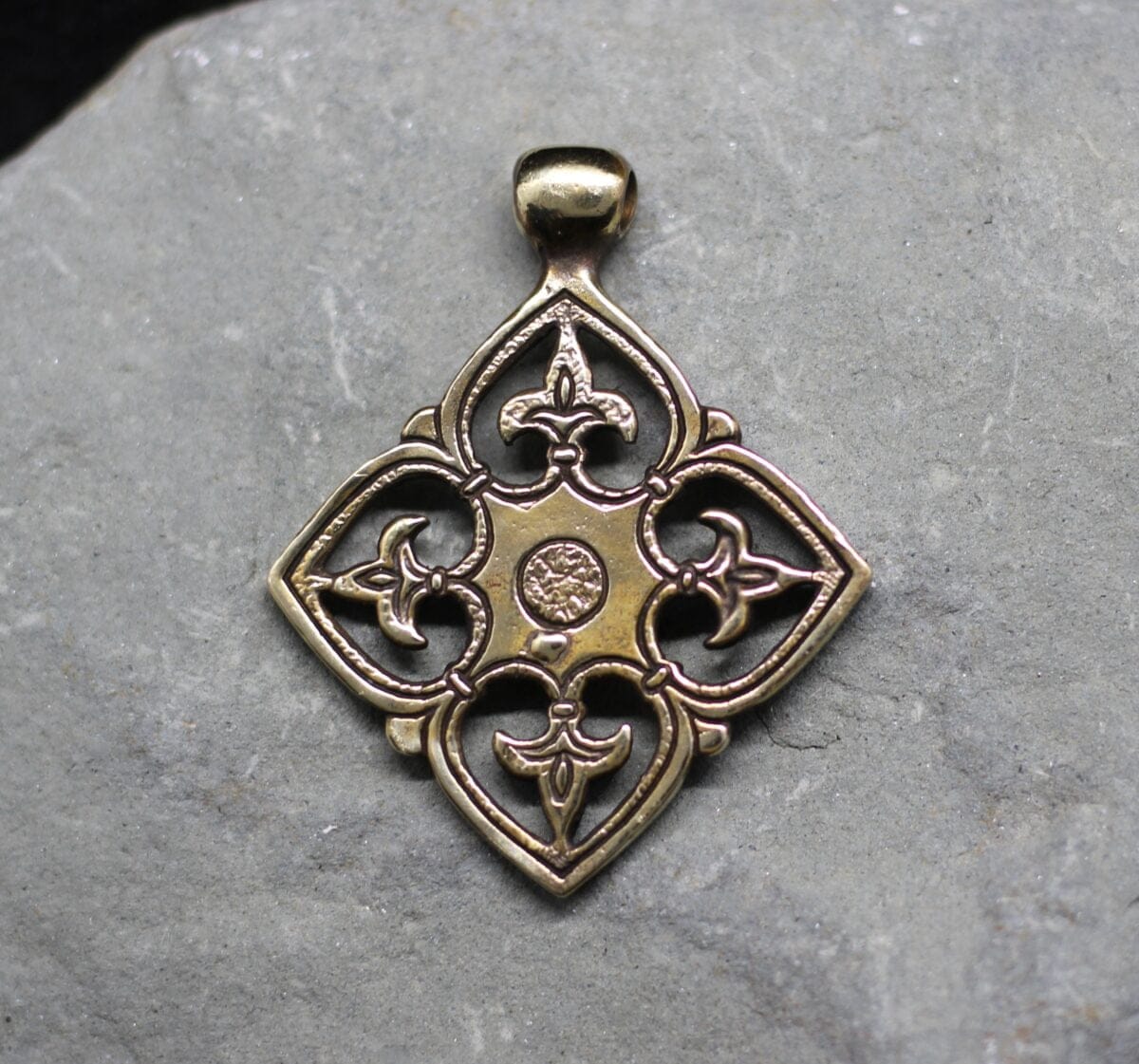 Lily pattern pendant - Image 4