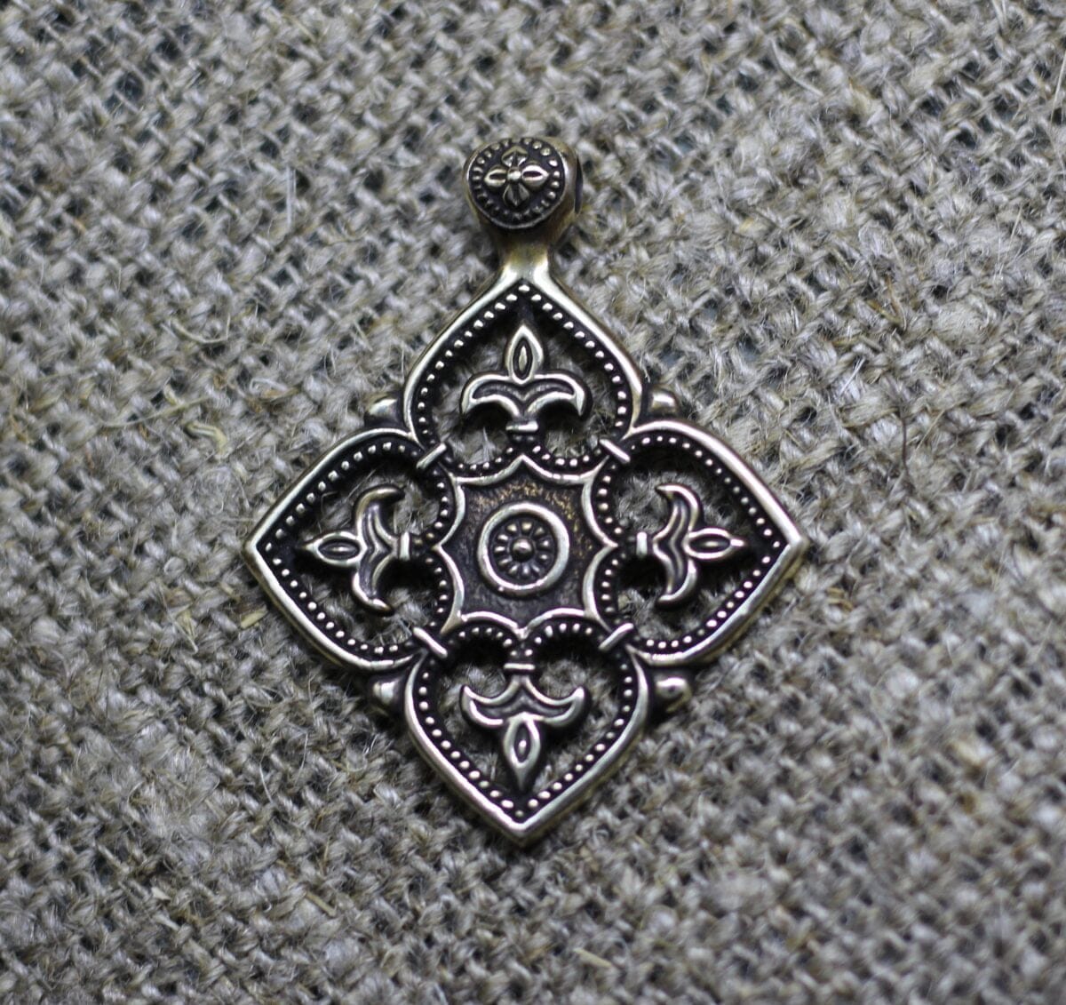 Lily pattern pendant - Image 6