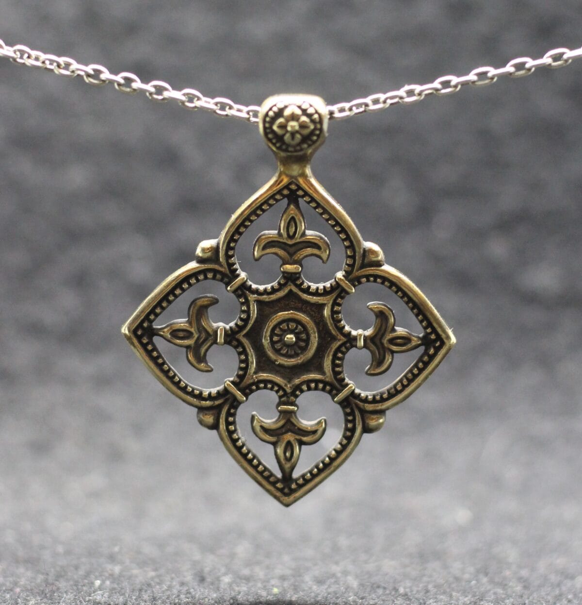 Lily pattern pendant - Image 2