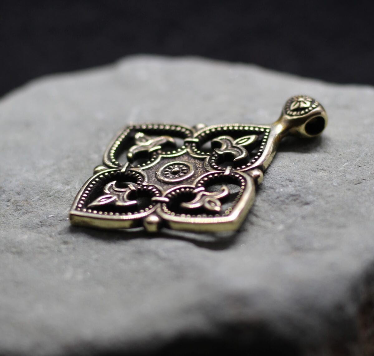 Lily pattern pendant - Image 3