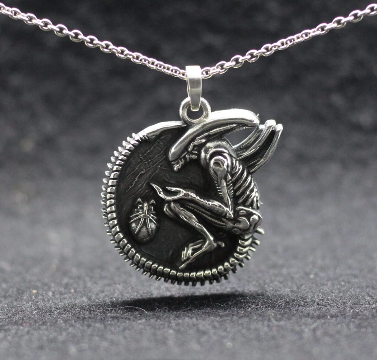 Alien Xenomorph pendant