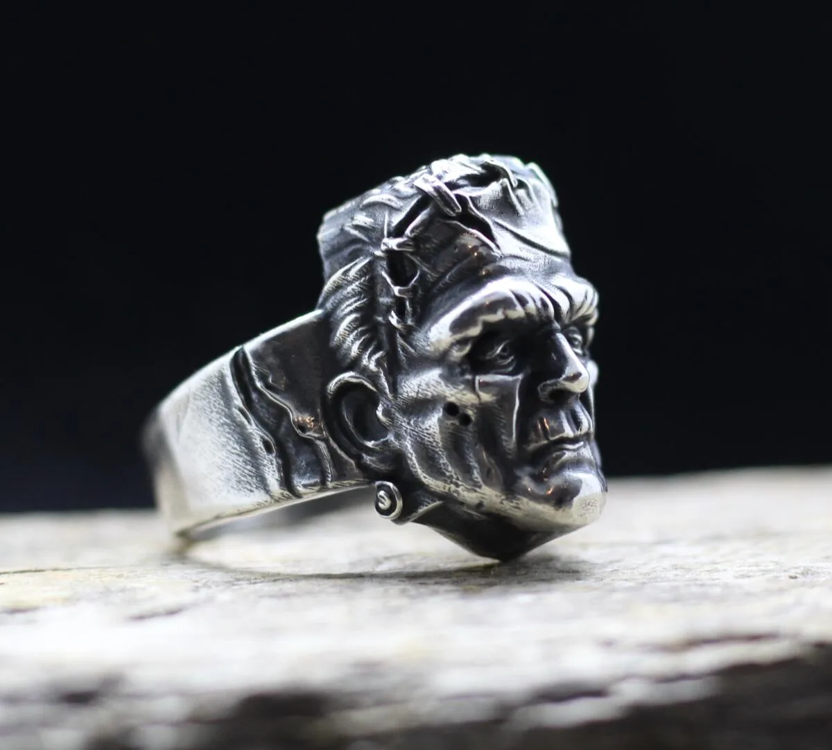 Monster of Frankenstein ring - Artifactoria