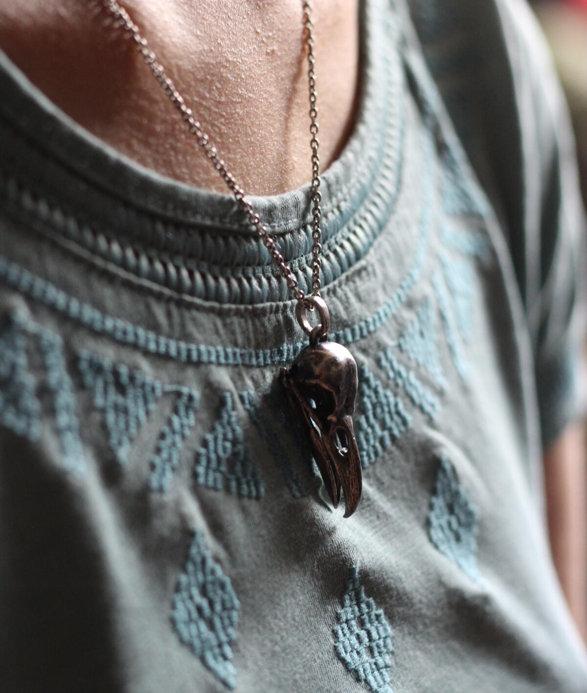 Small anatomically raven crow skull pendant - Image 5