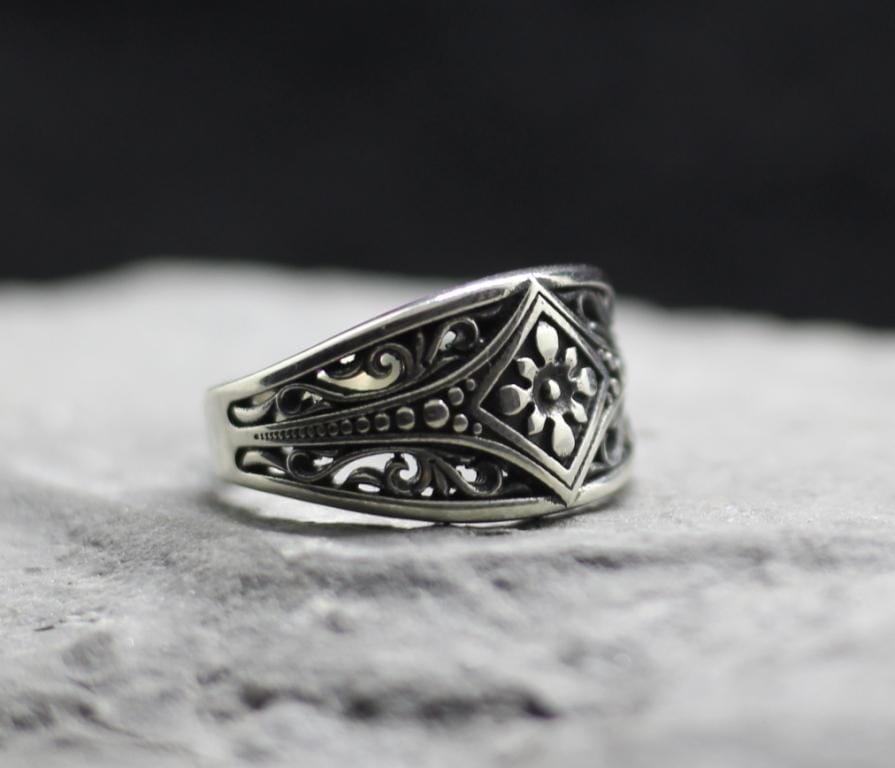 Chrysanthemum floral ornament jewelry ring (3) Chrysanthemum floral ornament ring - Image 1