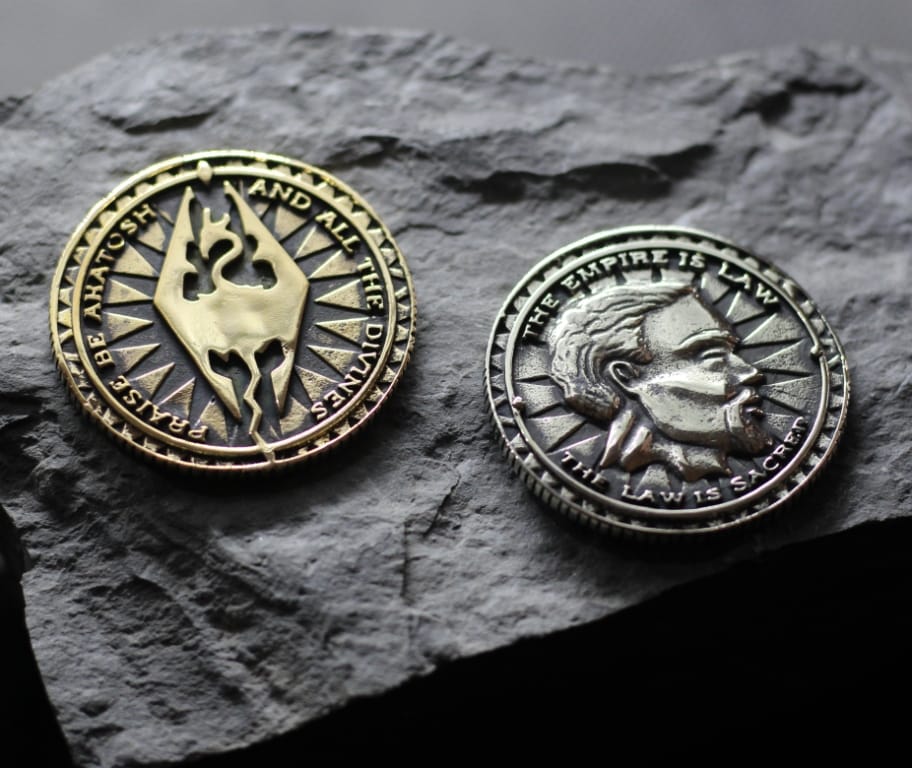 Skyrim Elder scrolls Big Septim silver Coin (9) Skyrim Elder scrolls Big Septim silver Coin - Image 1